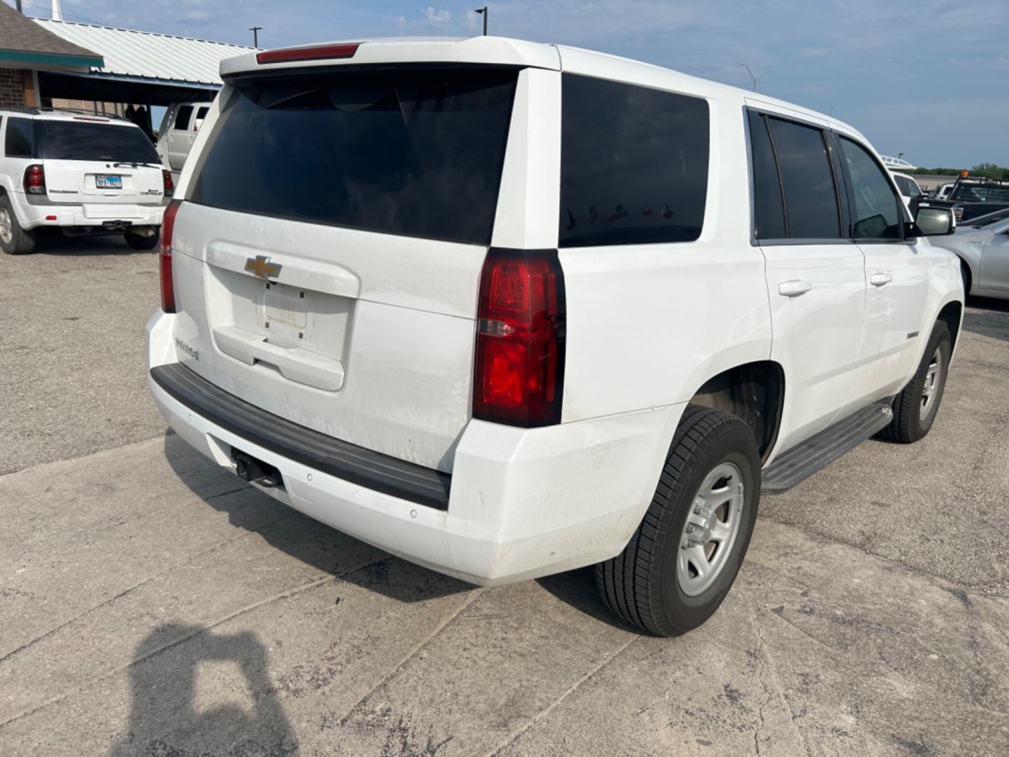 2017 White Chevrolet Tahoe (1GNSCEEC0HR) with an 5.3L V8 F OHV 16V engine, Automatic transmission, located at 1687 Business 35 S, New Braunfels, TX, 78130, (830) 625-7159, 29.655487, -98.051491 - Photo#2